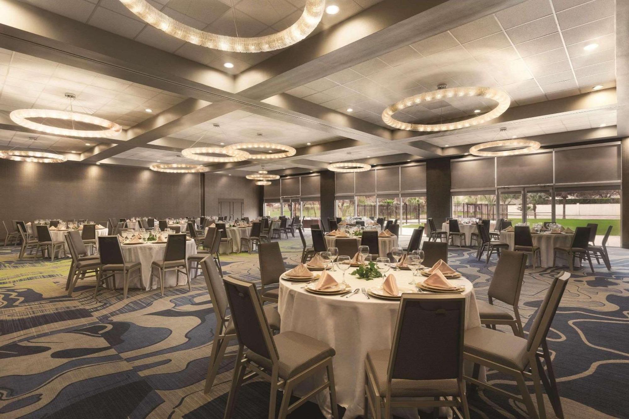 Radisson Hotel Mcallen Airport Екстериор снимка